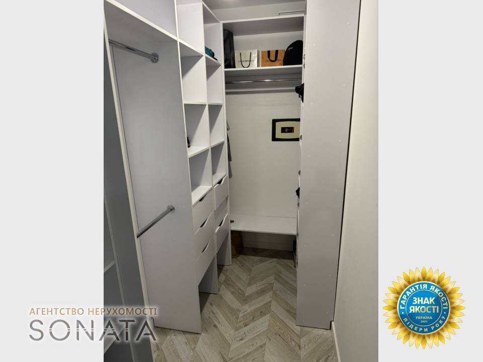 WebWizard CRM | Продаж елітної 2-кім. квартири з дизайнерським ремонтом в новобудові на Митниці. Вид на Дніпро